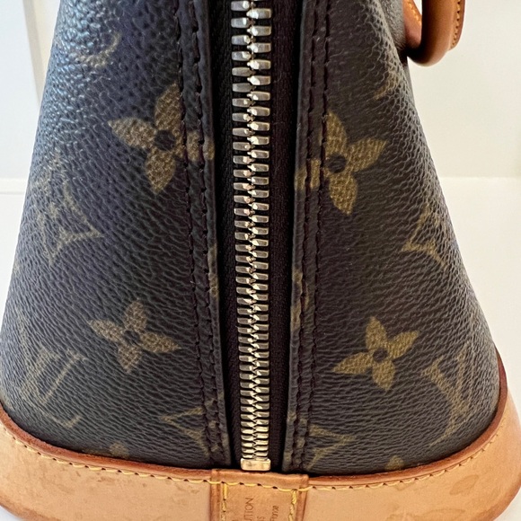 Louis Vuitton Alma - Picture 10 of 10